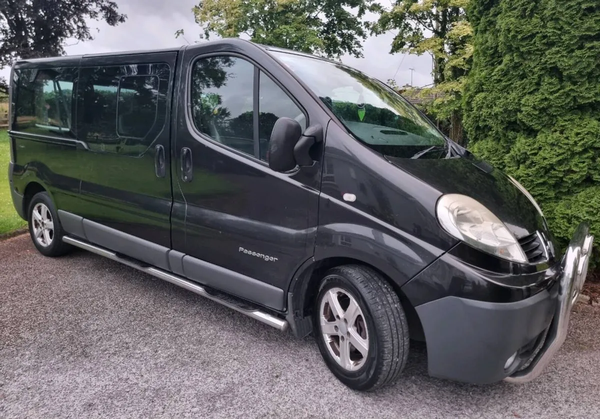 Renault Trafic Passenger - Image 2