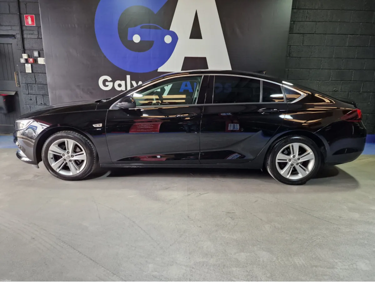 Opel Insignia SRI-NEW TIMING CHAIN **SAT NAV, REVE - Image 5