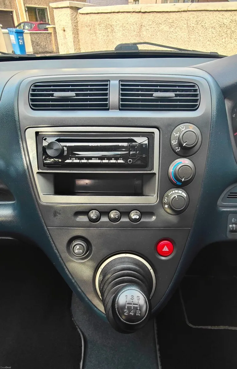 Honda Civic 2001 - Image 2