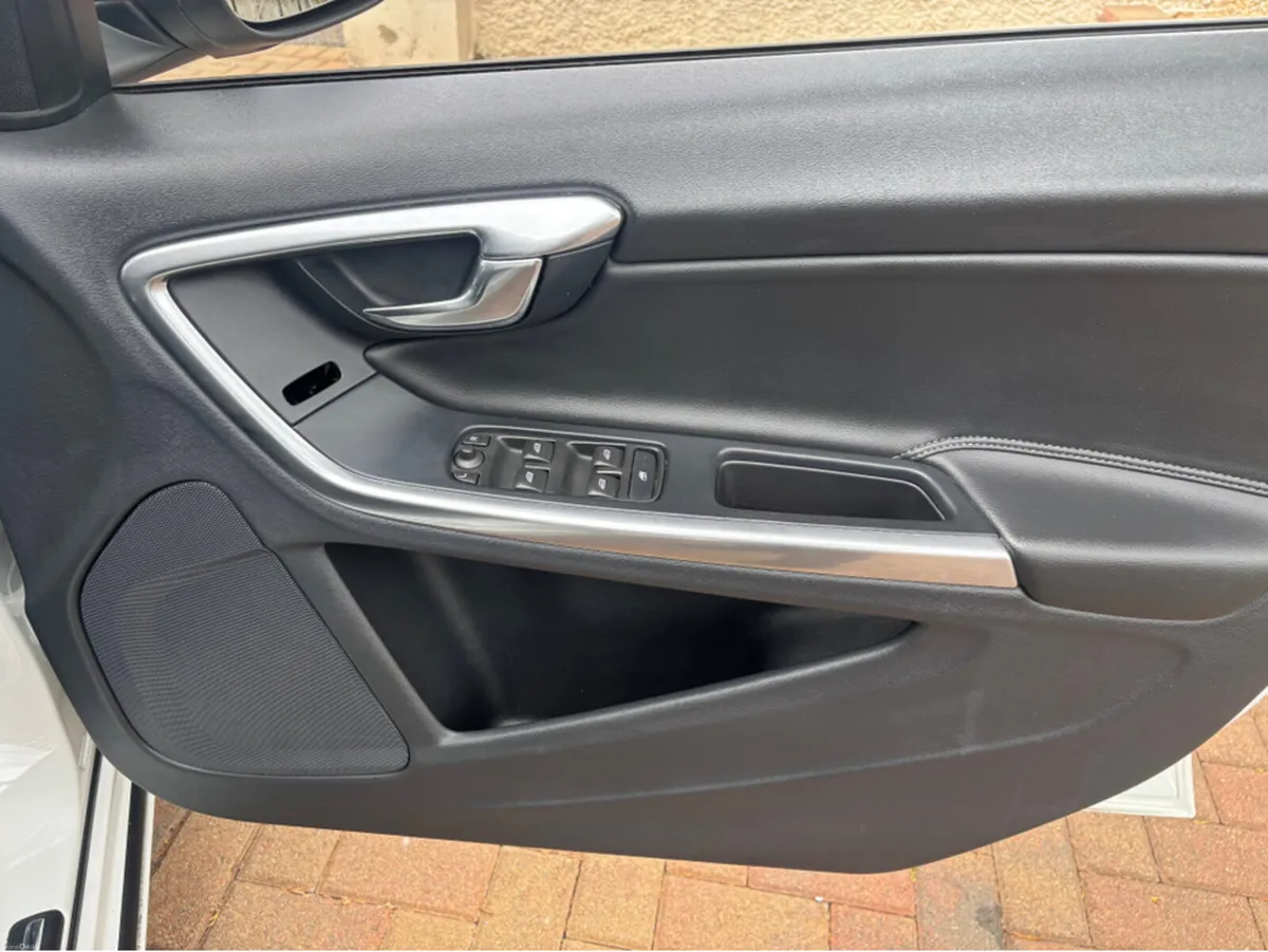 Volvo S60 D2 BUSINESS EDITION 120BHP 4DR 2.0 - Image 6