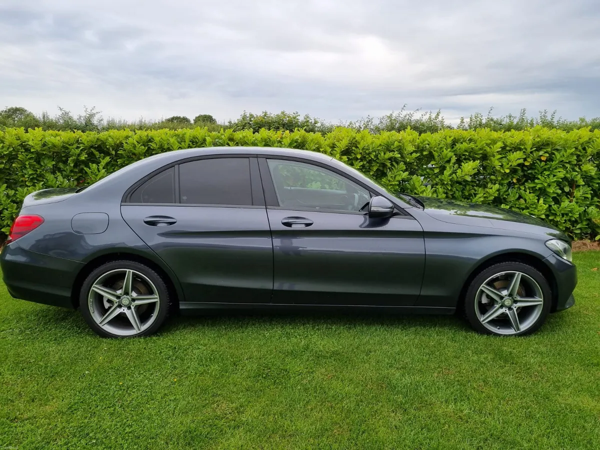 Mercedes-Benz C-Class 2017  Clean car - Image 4