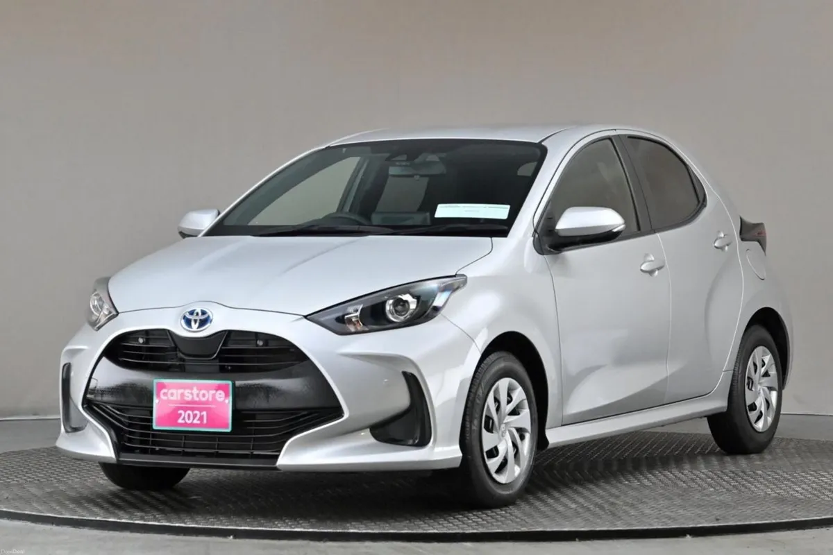 Toyota Yaris 1.5 PETROL HYBRID**REVERSE CAM**PARK - Image 3