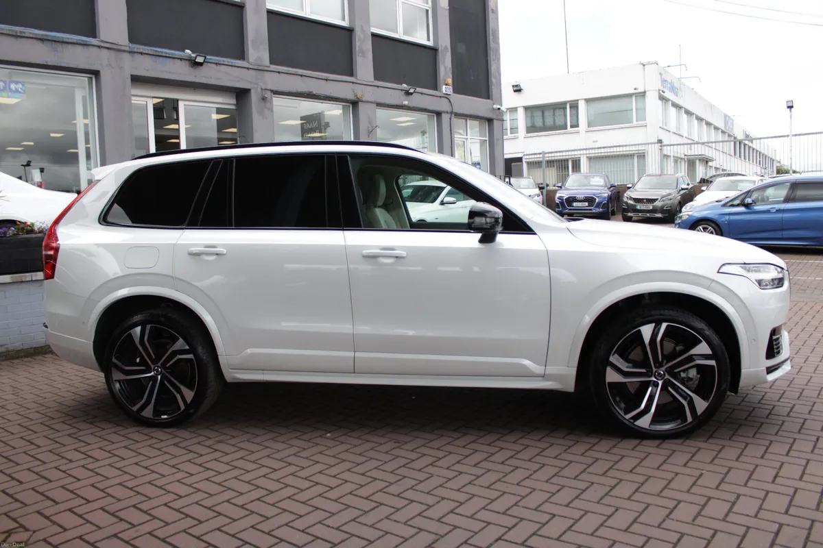2022 VOLVO XC90 T8 AWD RECHARGE DARK EDITION SUV - Image 3