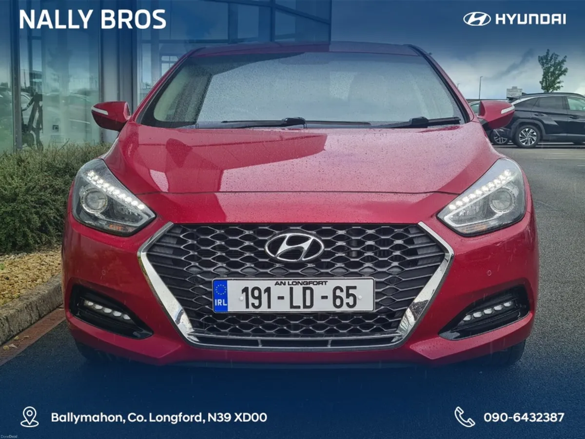 Hyundai i40 EXECUTIVE 5DR - Image 2