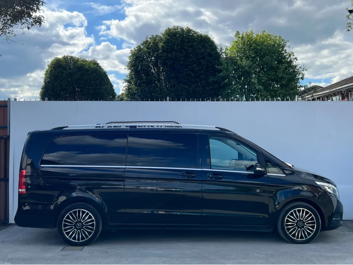 Mercedes-Benz V-Class 8 SEATER AMG LINE - Image 5
