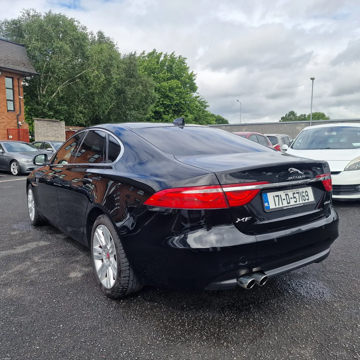 Jaguar XF 2017 2.0 D 180PS Portfolio - Image 3