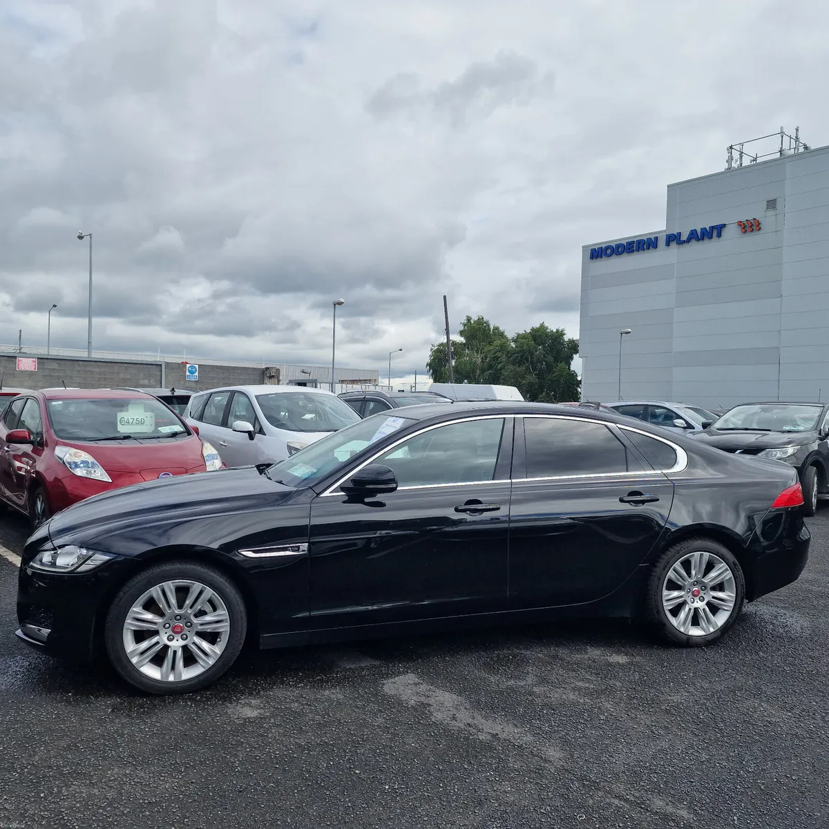 Jaguar XF 2017 2.0 D 180PS Portfolio - Image 5