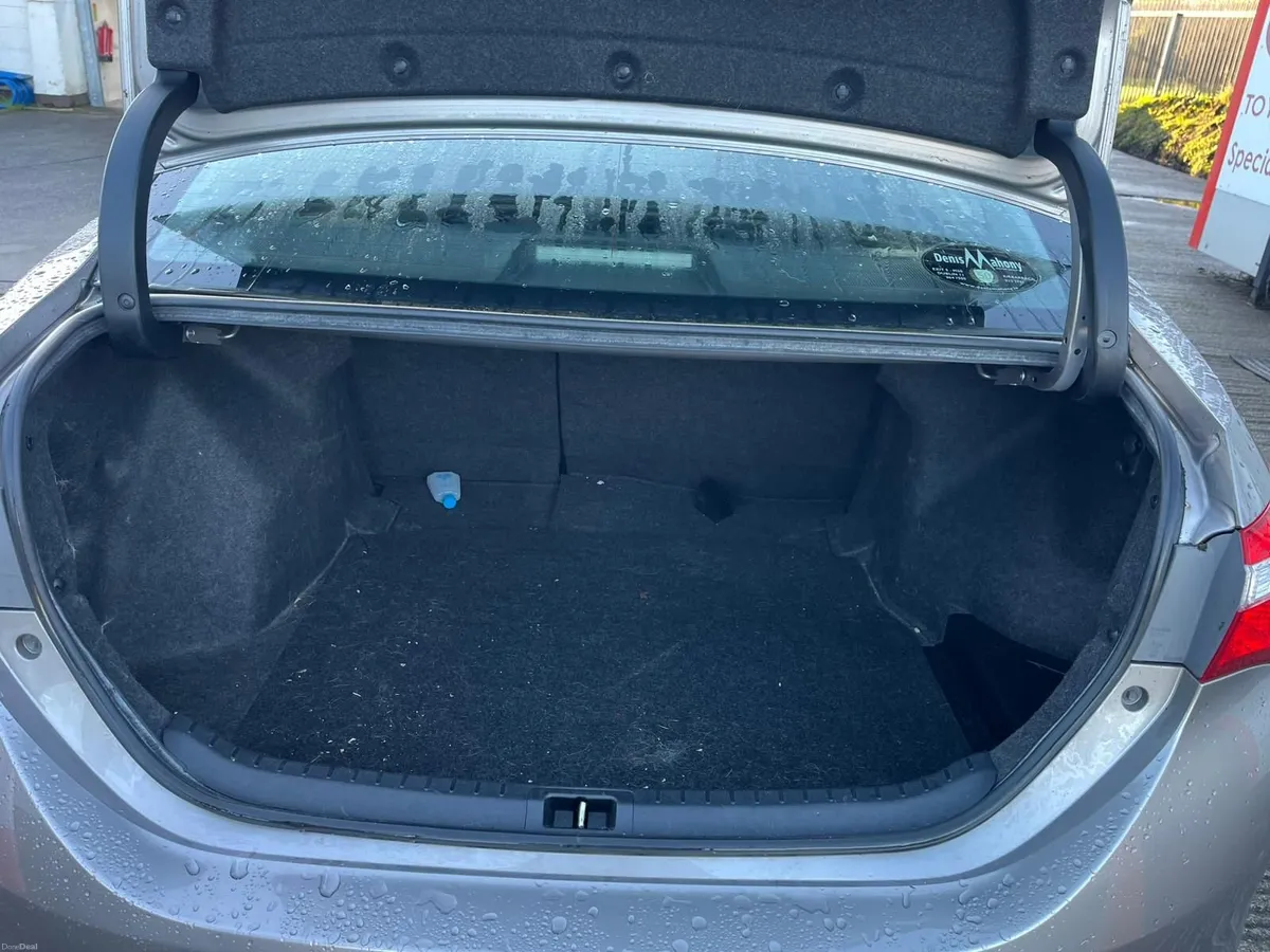 Toyota Corolla 2015 - Image 2