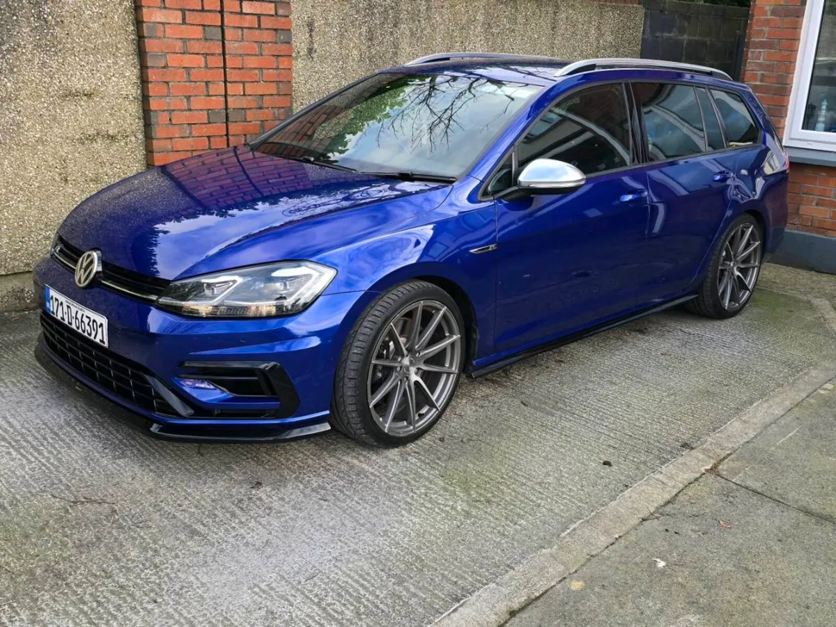 2017 Volkswagen Golf R 7.5 Variant DSG - Image 4