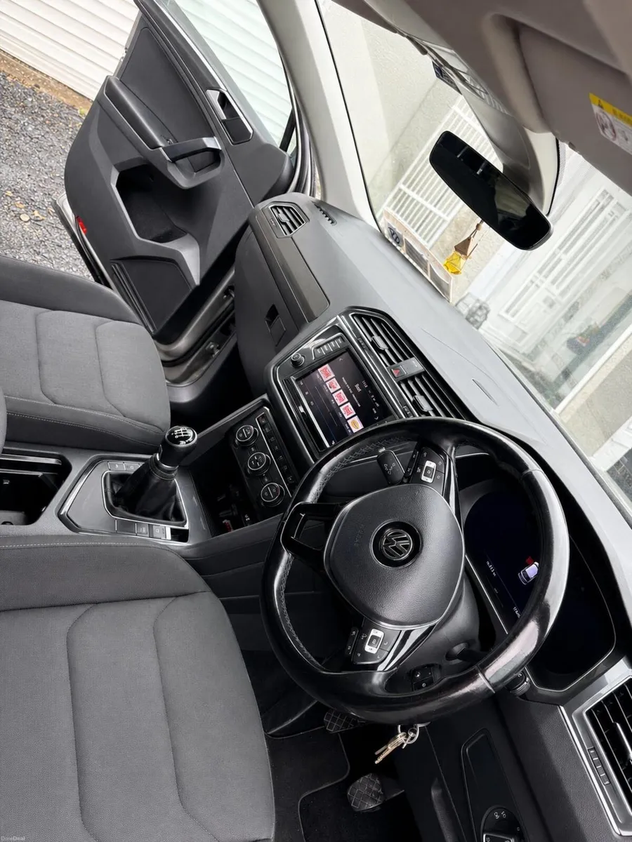 162 VW Tiguan 2.0L - R-Line - Image 2