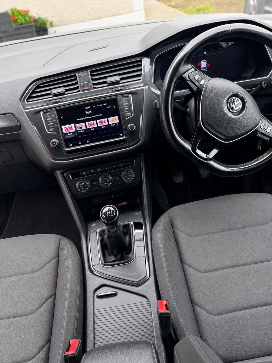 162 VW Tiguan 2.0L - R-Line - Image 3