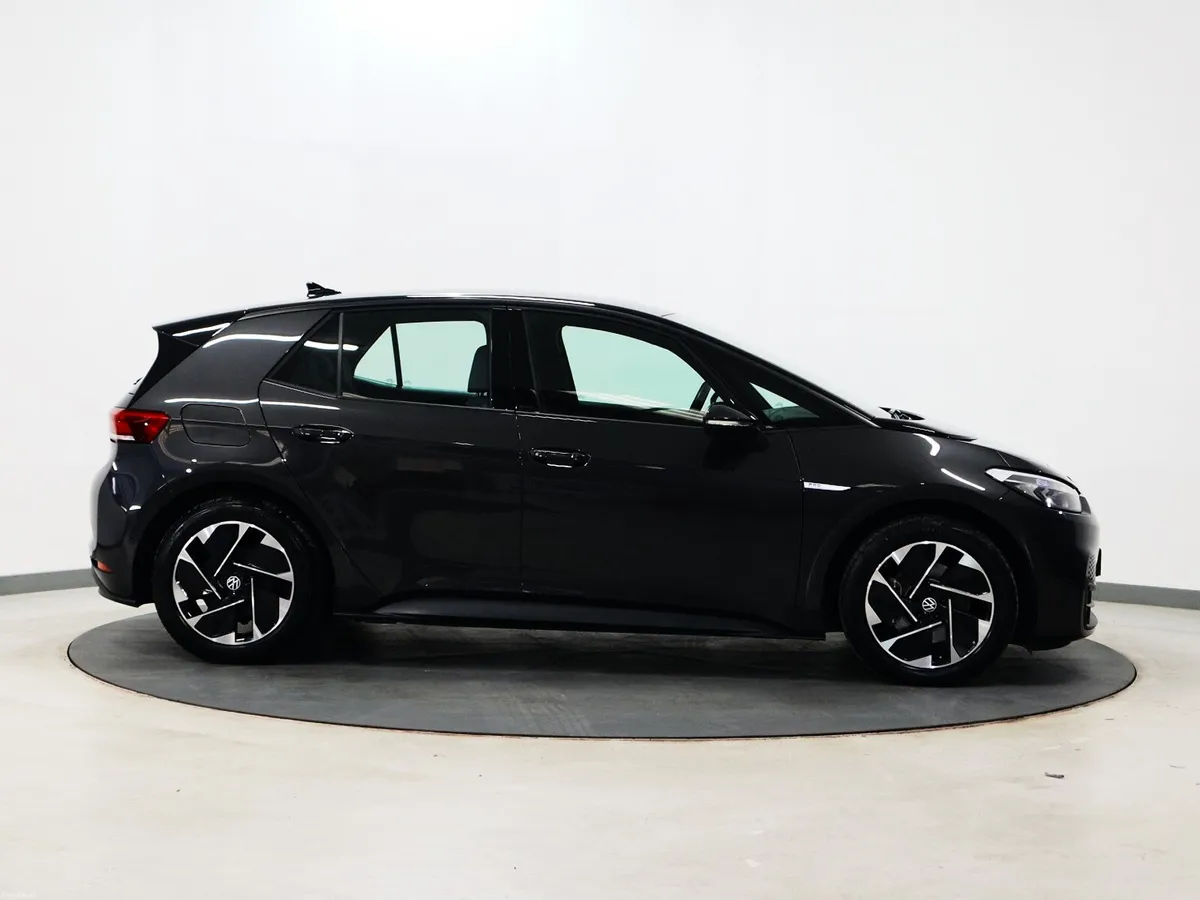 *40* 2023 Volkswagen ID.3 LIFE - Image 3