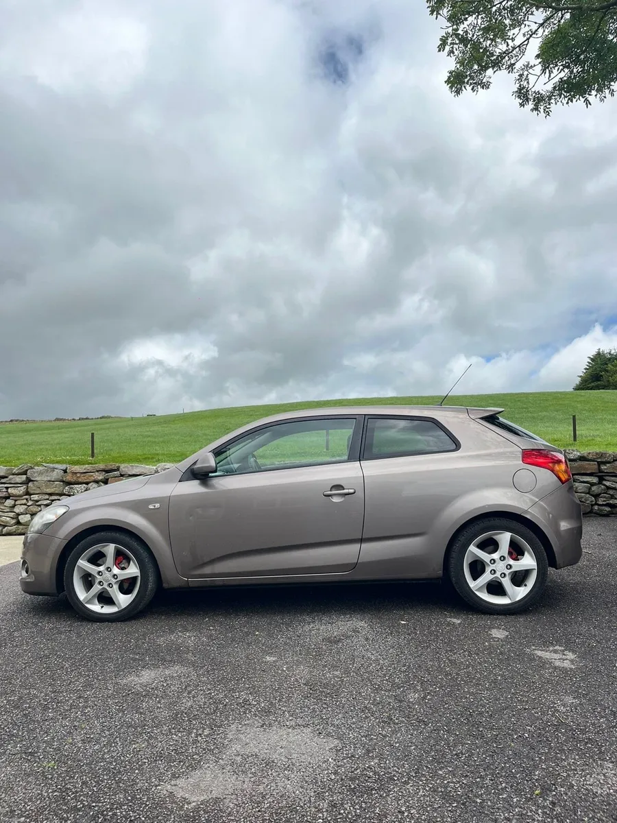 09 Kia Pro Ceed - Image 2