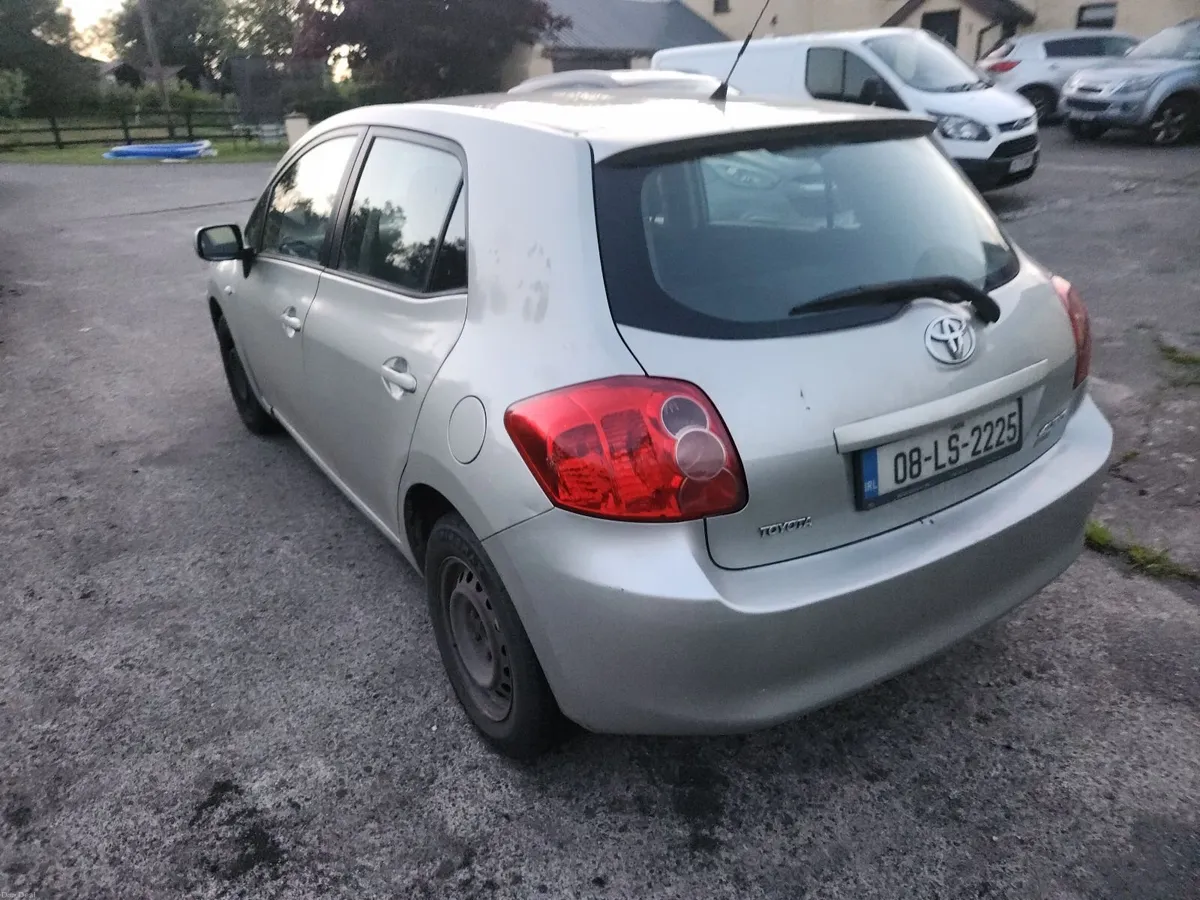 Toyota Auris 2008 - Image 2