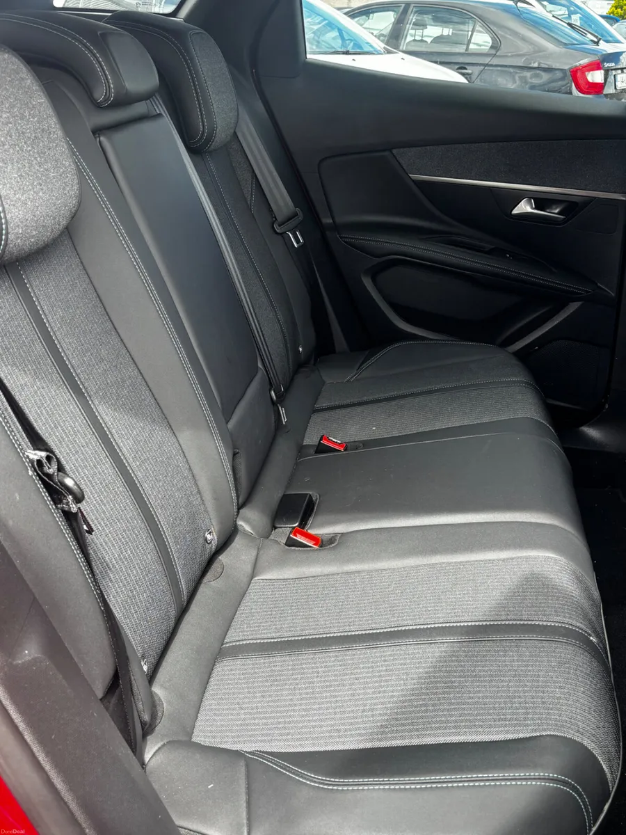 231 Peugeot 3008  1.5 HDI AUTOMATIC - Image 3