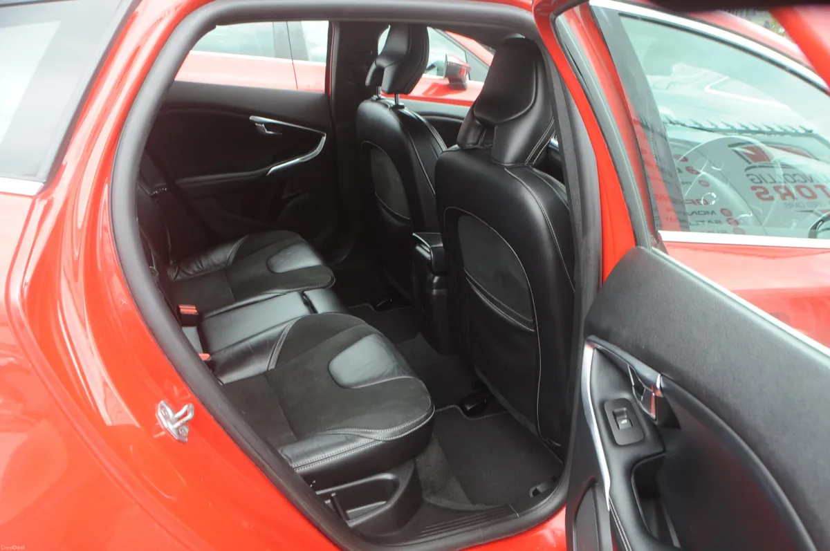 Volvo V40 2017, Petrol. - Image 5