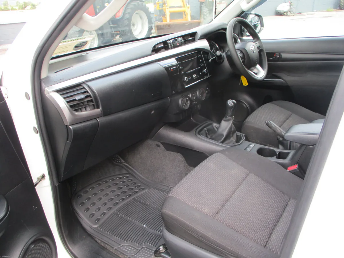 Toyota Hilux 2.4 D4D CREWCAB - Image 6