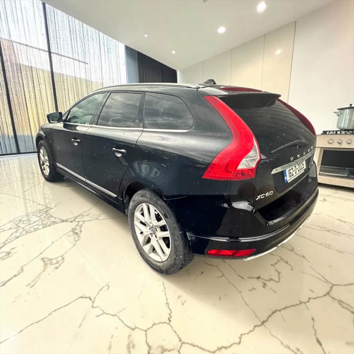 2016 Volvo XC60 D4 (190hp) FWD SE LUX Geartronic - Image 2