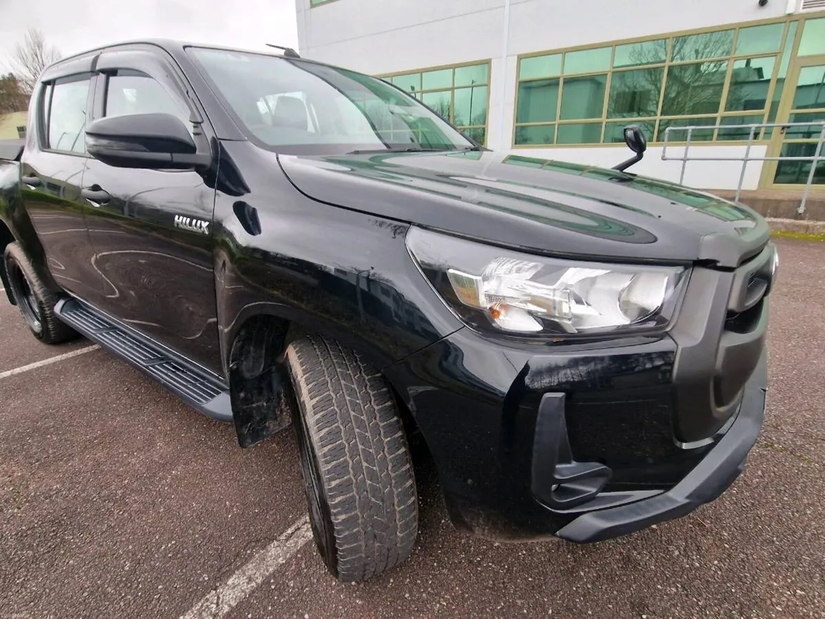 2021 Toyota Hilux Icon 2.4L Automatic 17k km only - Image 4