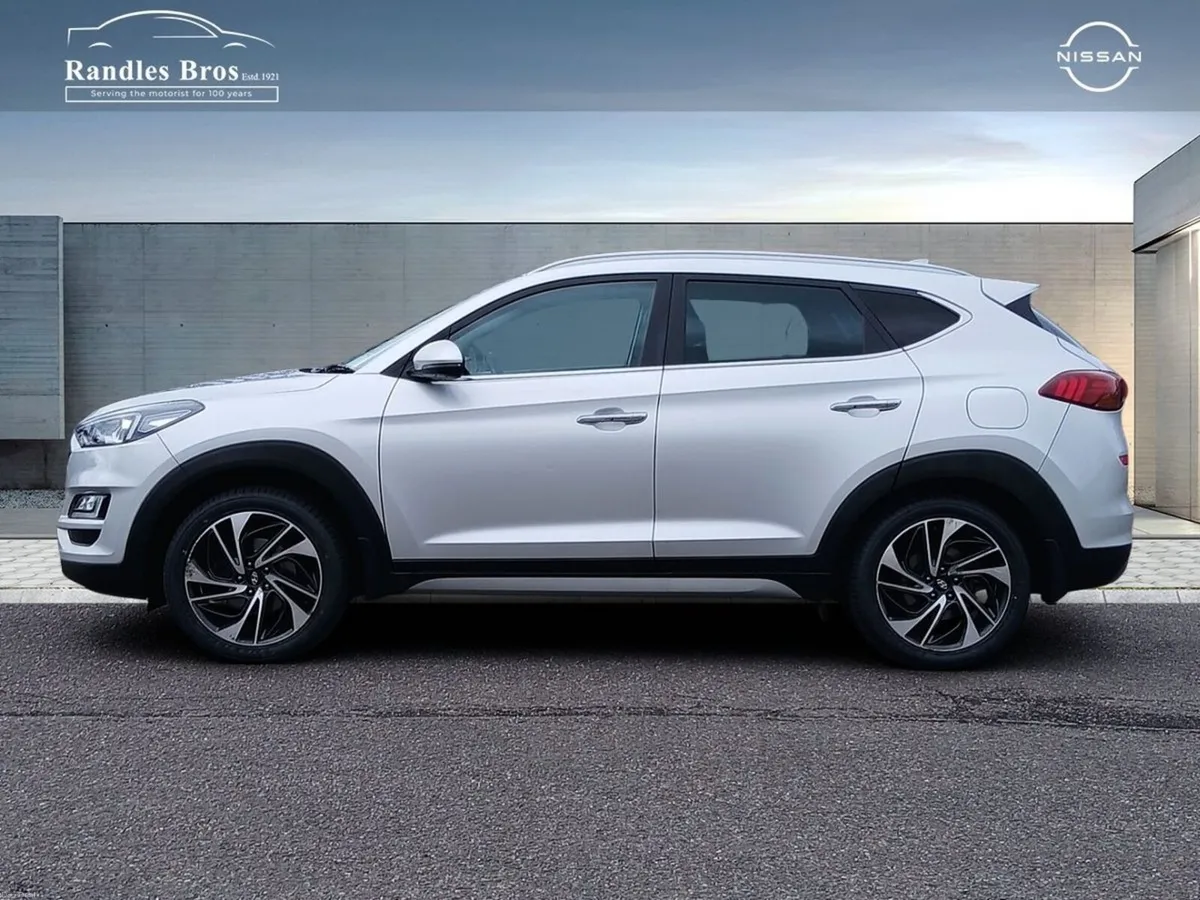 Hyundai Tucson 2WD Executive Plus - Image 3