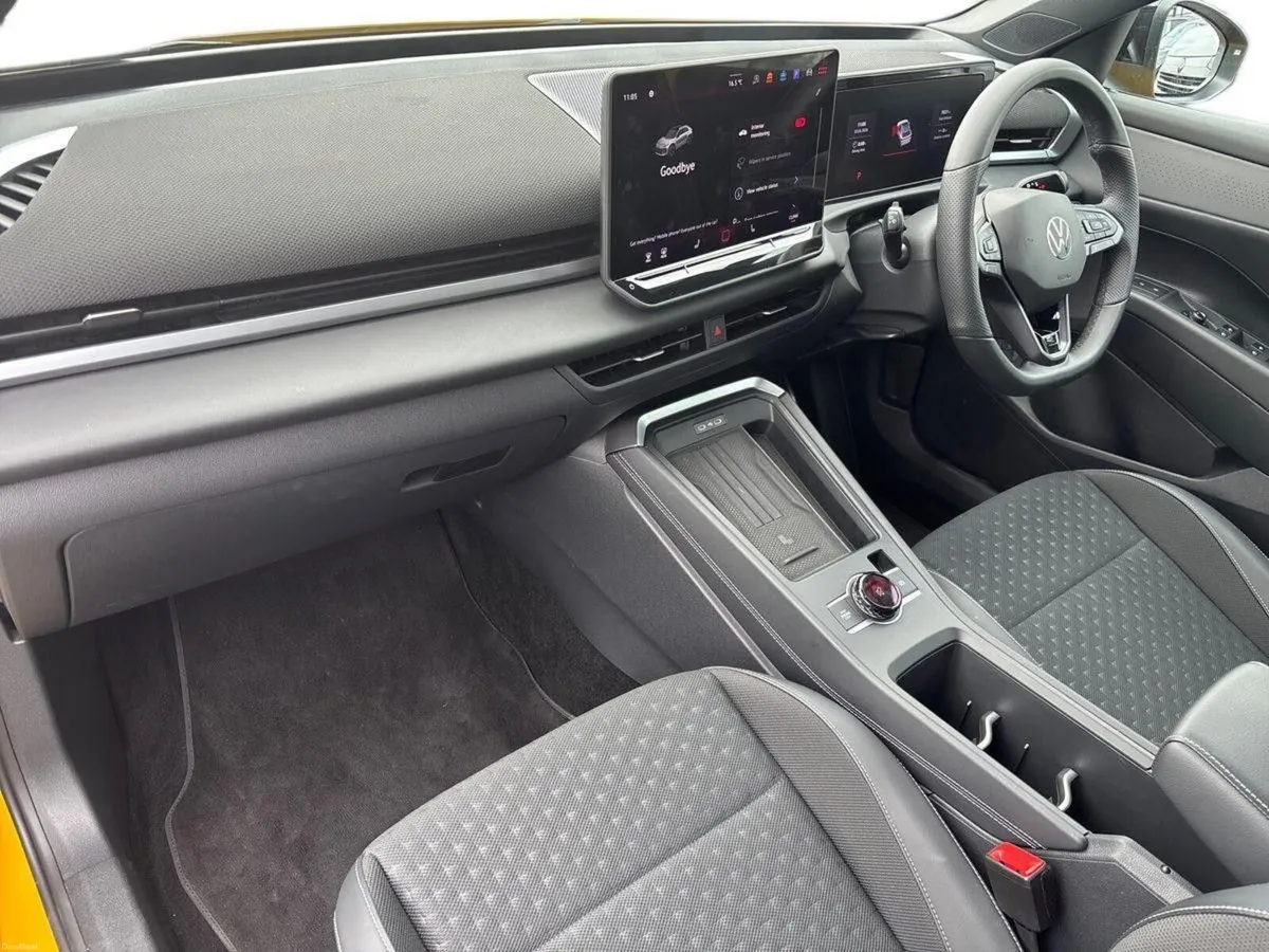 Volkswagen T-Roc R-LINE 1.5TSI 150HP MHEV - Image 2