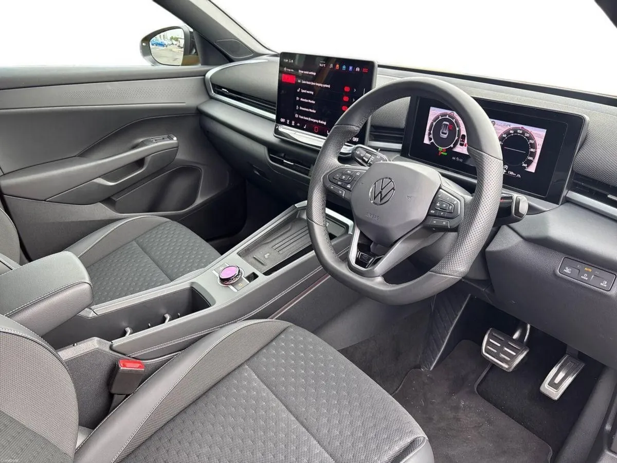 Volkswagen T-Roc R-LINE 1.5TSI 150HP MHEV - Image 6