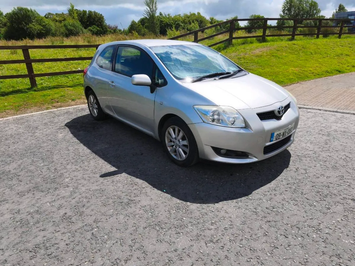 Toyota auris coupe low km - Image 1