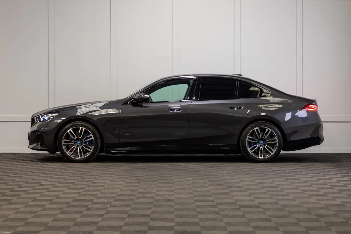 2024 BMW i5 eDrive40 M-Sport - Image 3