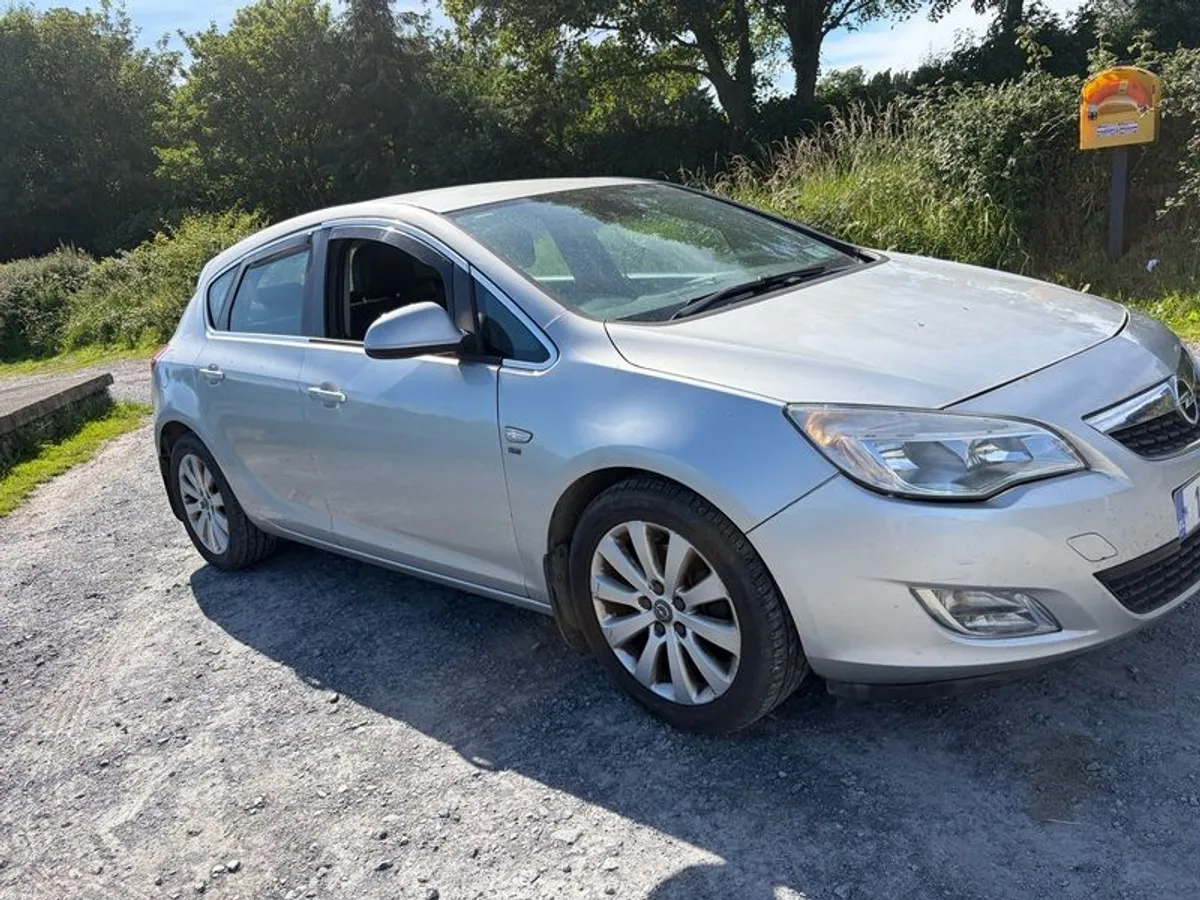 2011 Opel Astra - Image 2