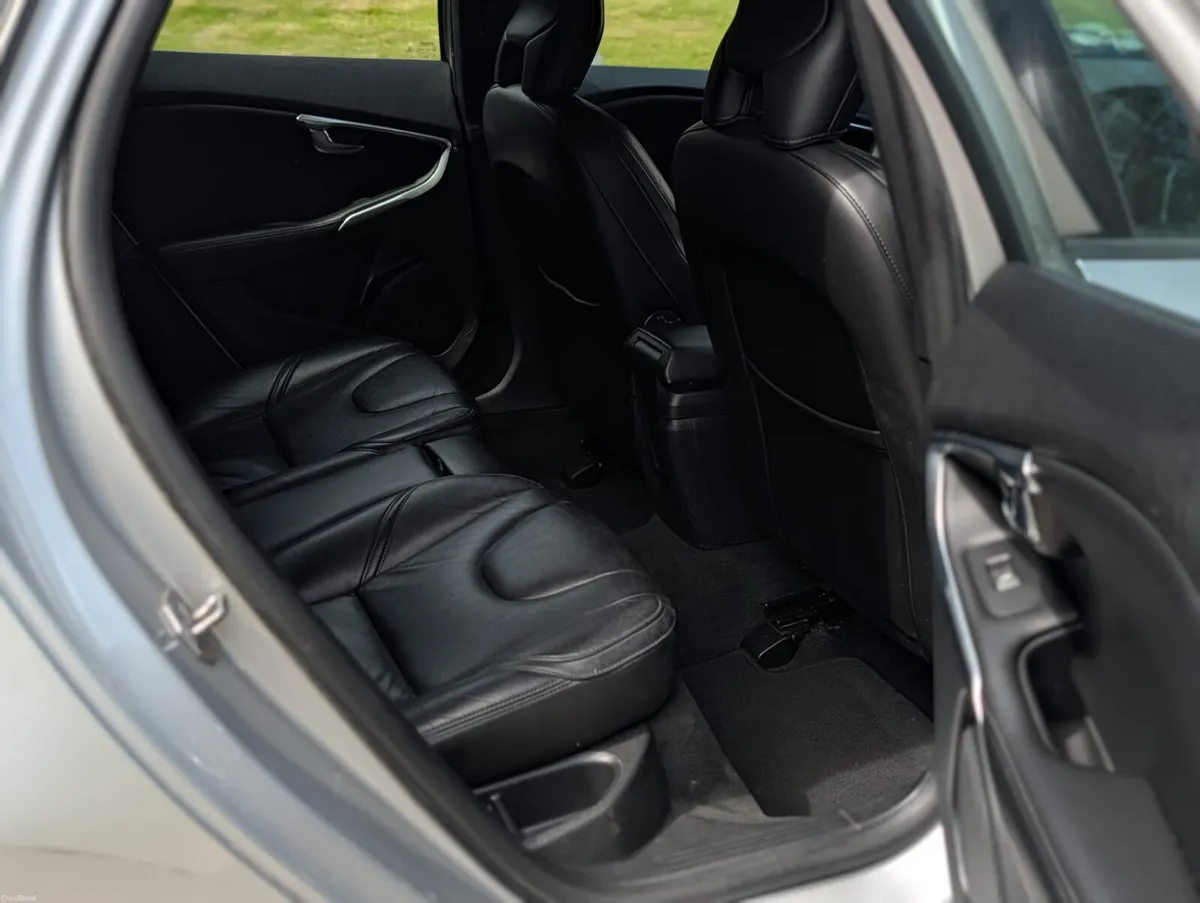2018 VOLVO V40 D2 MOMENTUM ED 5DR - Image 6
