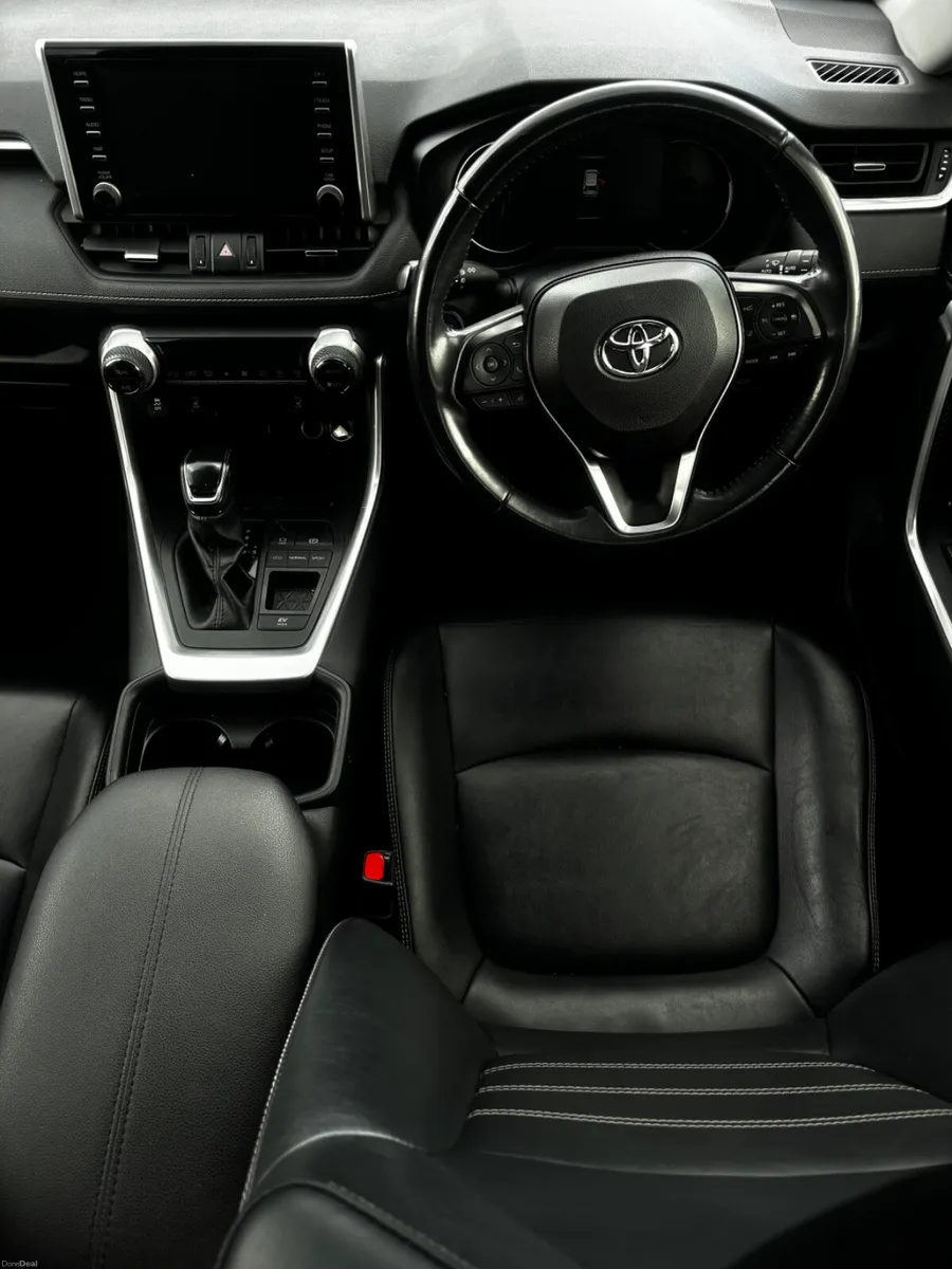 201 Toyota RAV4 2.5 HYBRID SOL - Image 3