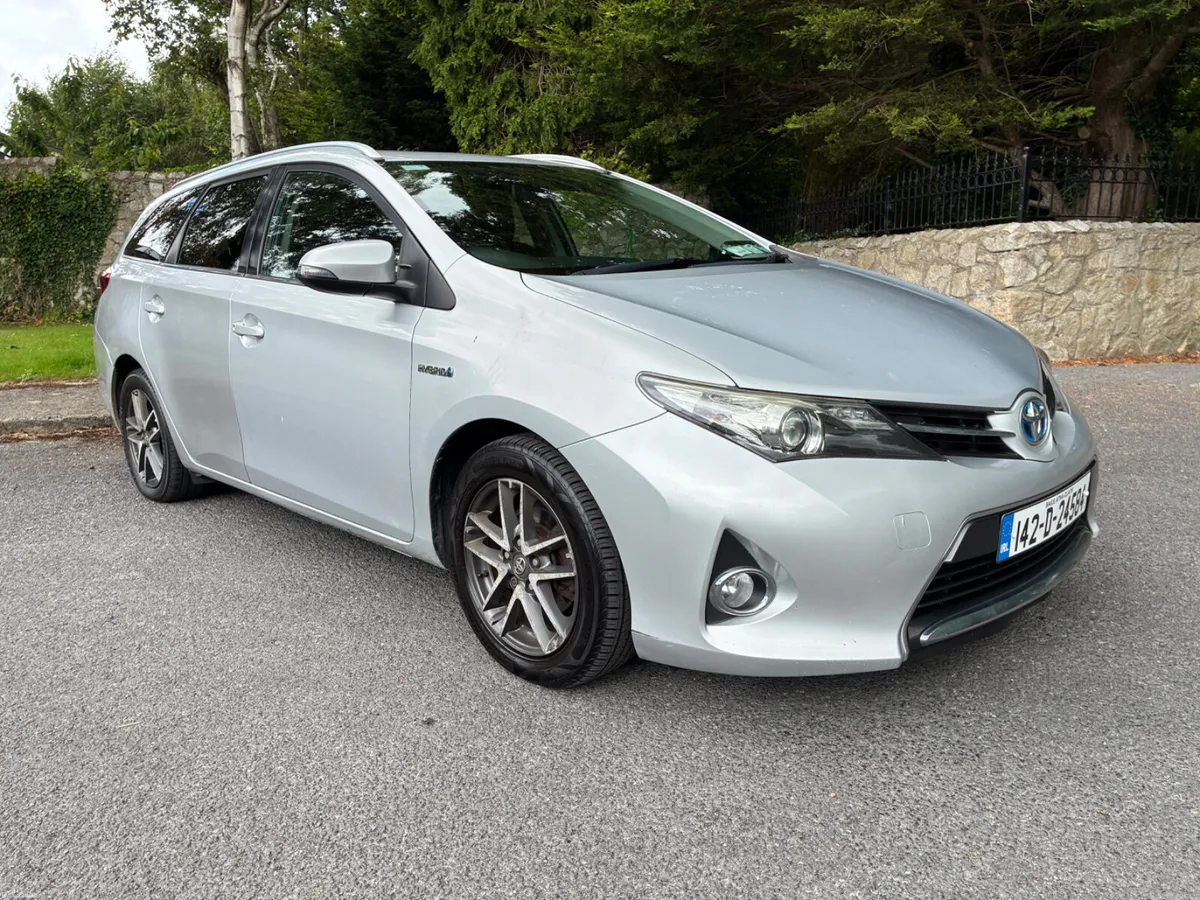 Toyota Auris Hybrid Estate - €7,950 - Image 3