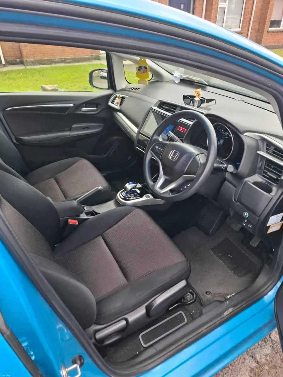 Honda fit hybrid - Image 3