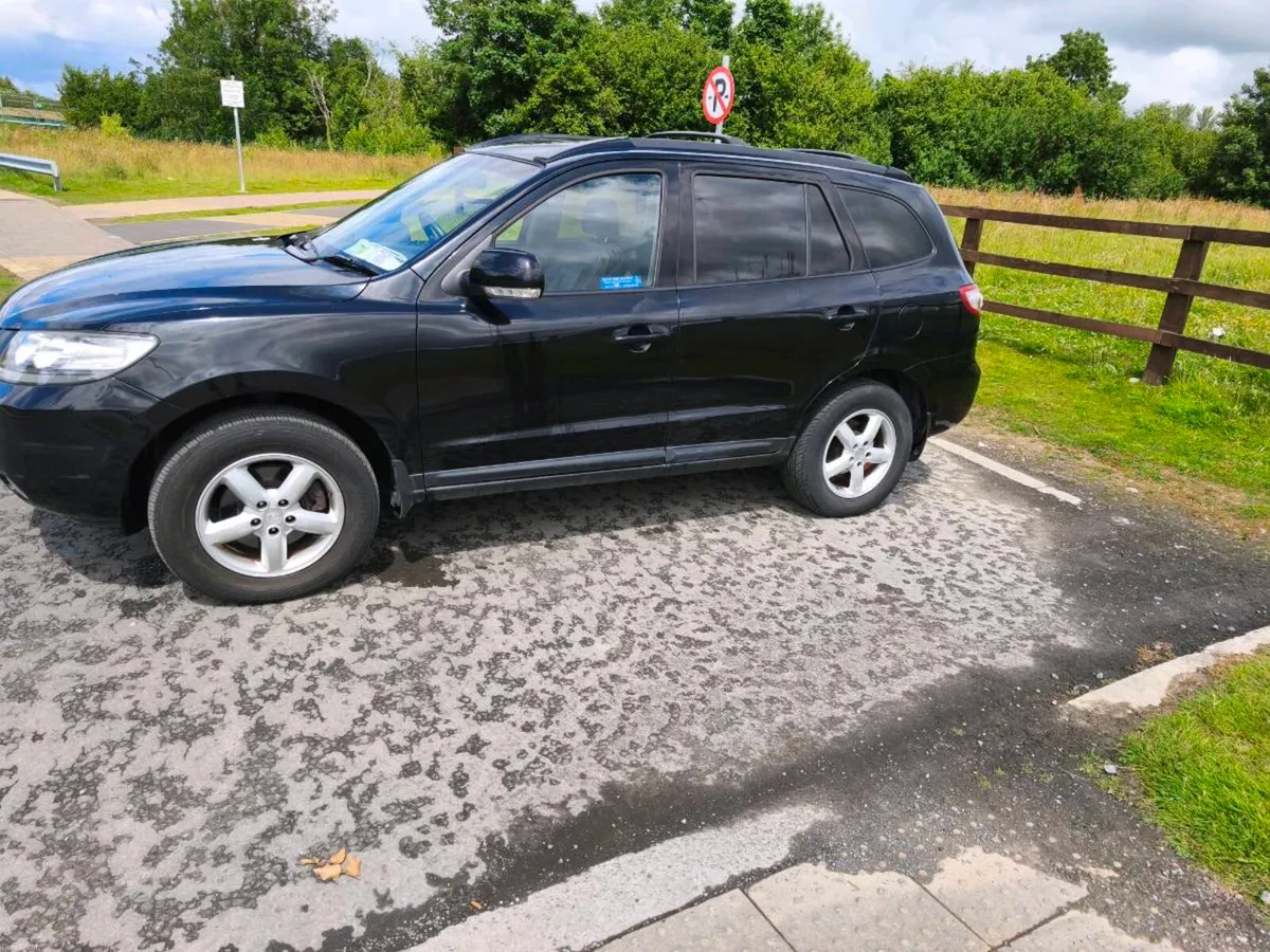 Hyundai Santa fe very low km - Image 2
