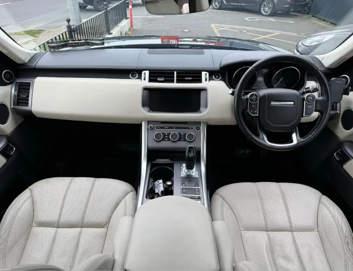 LAND ROVER RANGE ROVER SPORT  SD4 HSE / HIGH SPEC - Image 2