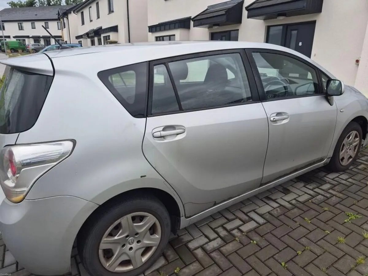 2009 Toyota Corolla  Verso - Image 4
