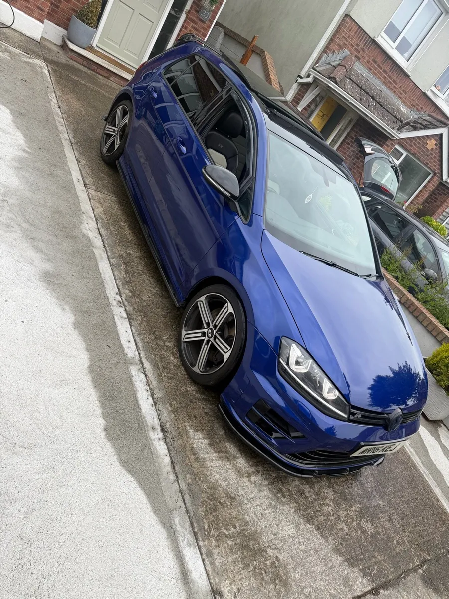 Volkswagen Golf R - Image 1