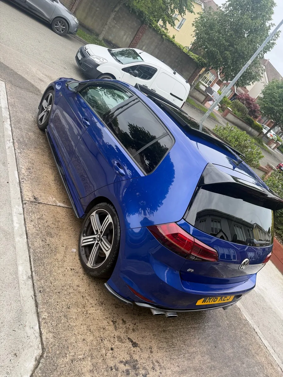 Volkswagen Golf R - Image 4