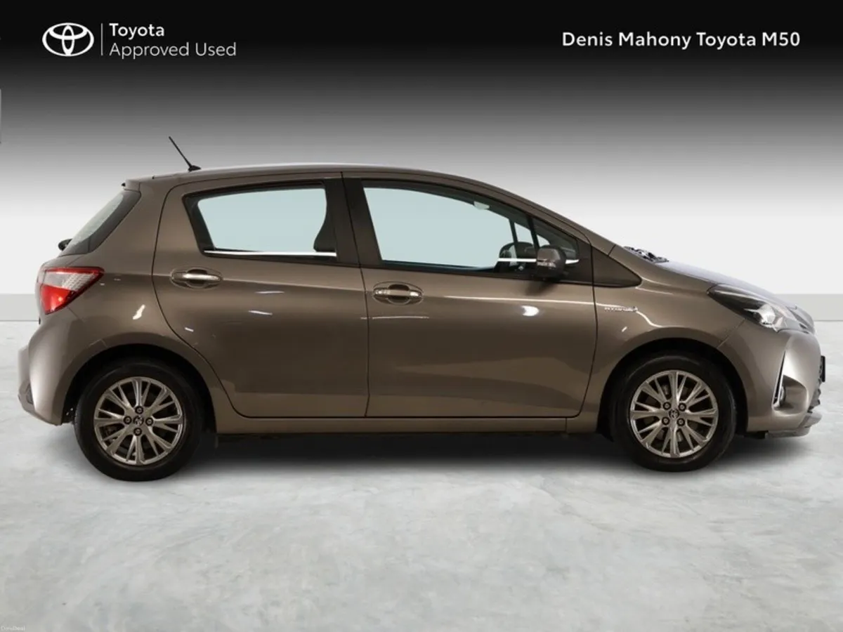 Toyota Yaris Luna Hybrid - Image 3
