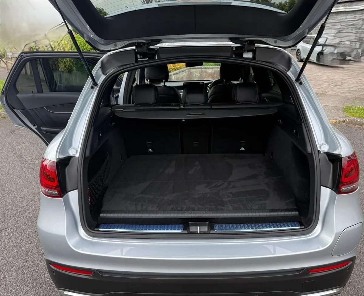 2022 Mercedes-Benz GLC 300de  | PHEV - Image 2
