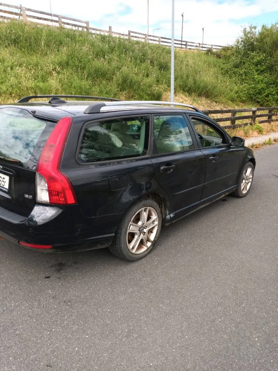 Volvo V50 Estate - Image 4