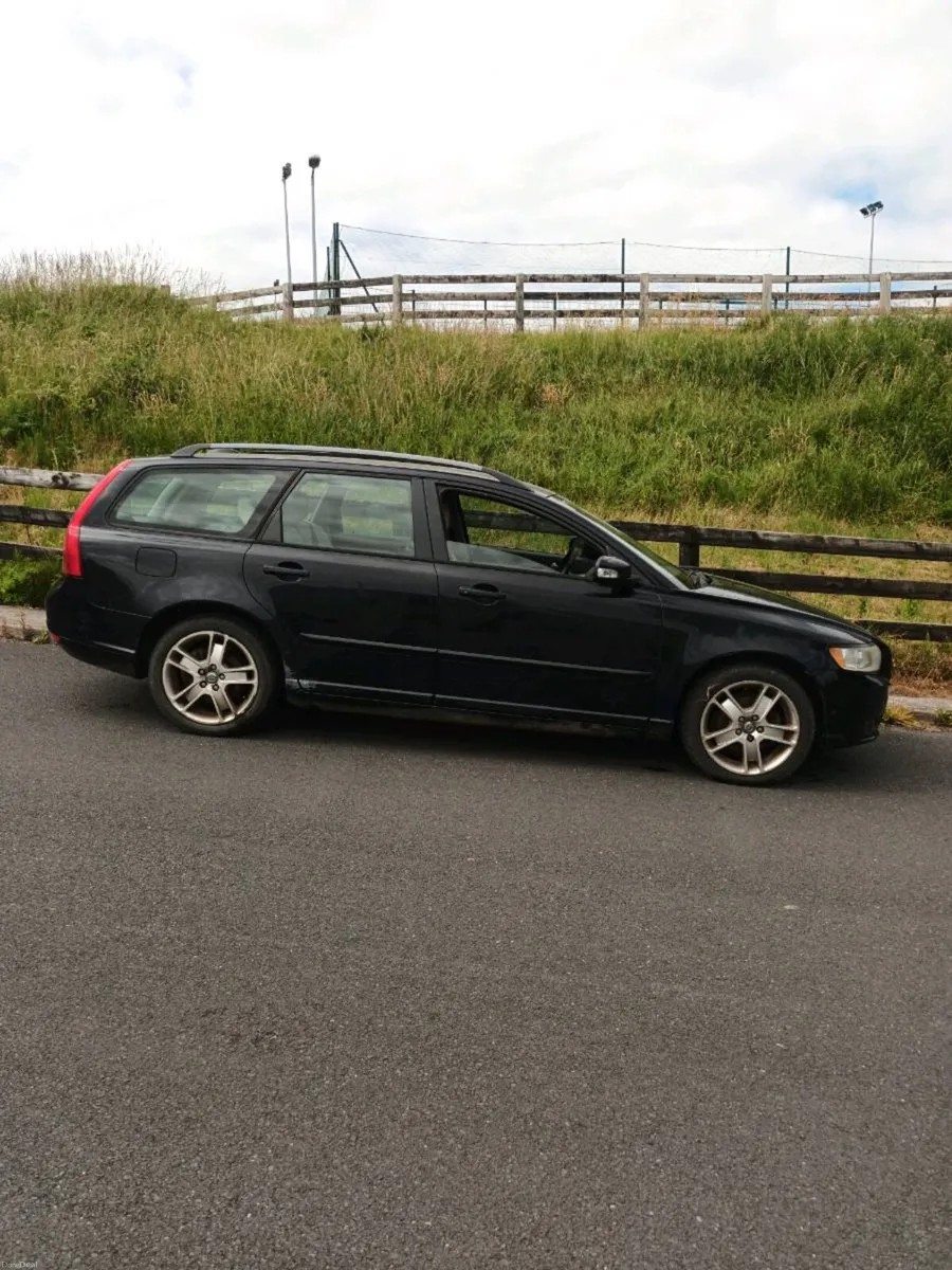 Volvo V50 Estate - Image 3