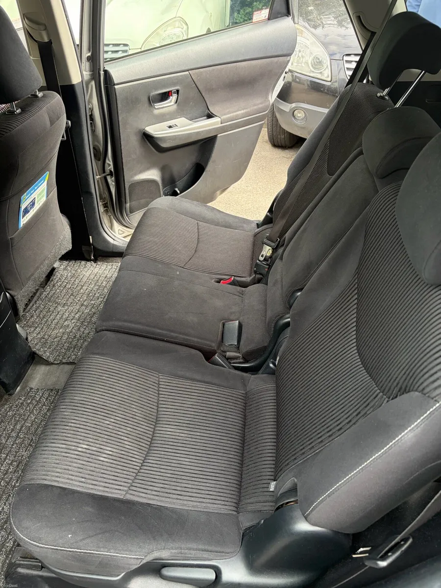 Prius - Image 6