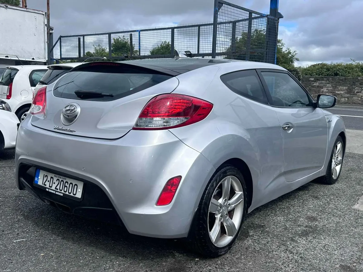 Hyundai Veloster LOW MILEAGE! - Image 5