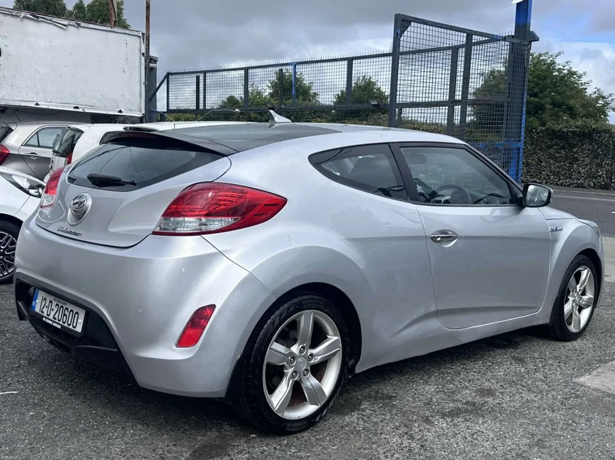 Hyundai Veloster LOW MILEAGE! - Image 6