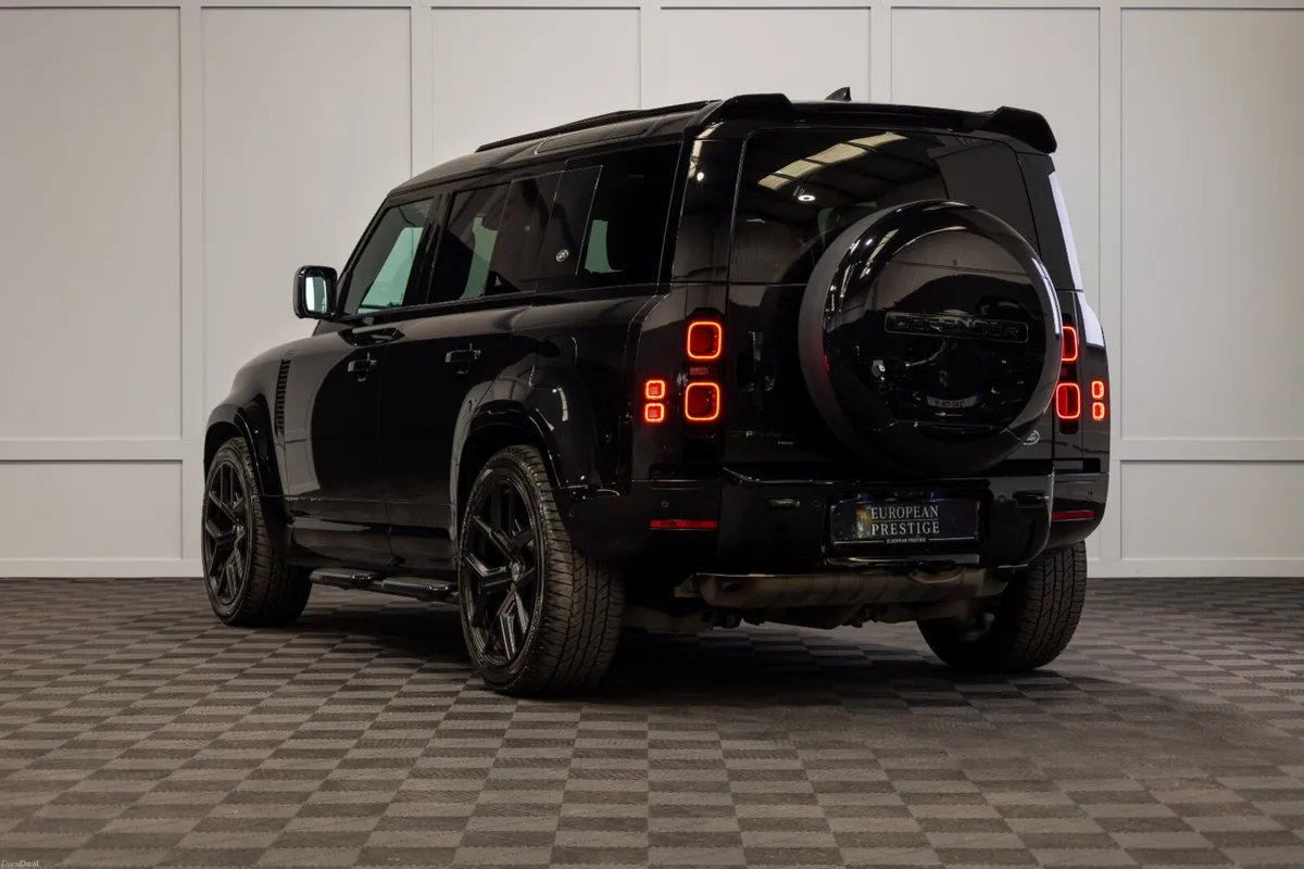 2022 Land Rover Defender 110 P400e X-Dynamic SE - Image 4
