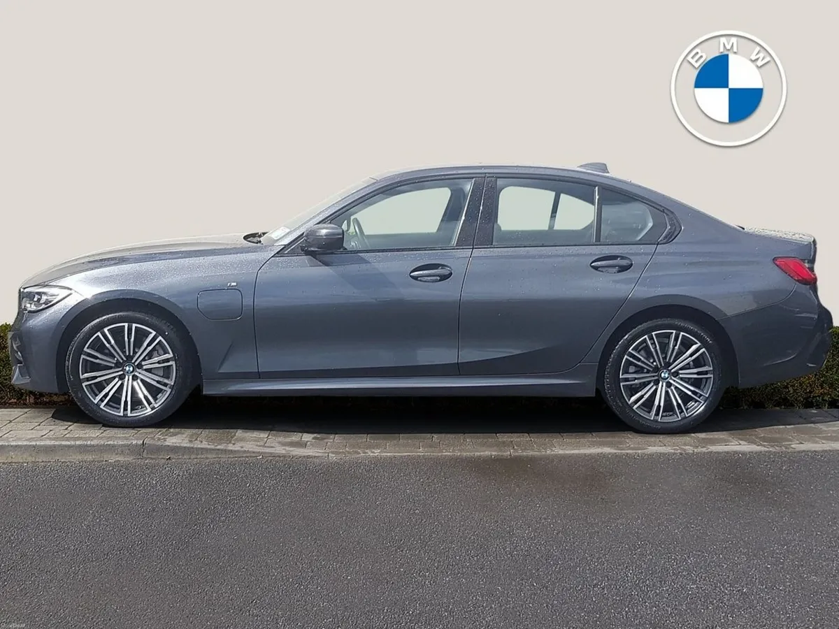 BMW 3-Series 330e M Sport - Image 4