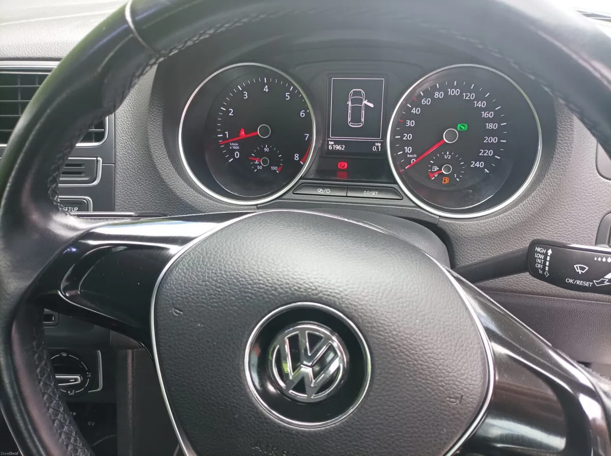 Low Mileage Volkswagen Polo 1.2 TSI Automatic,2015 - Image 5