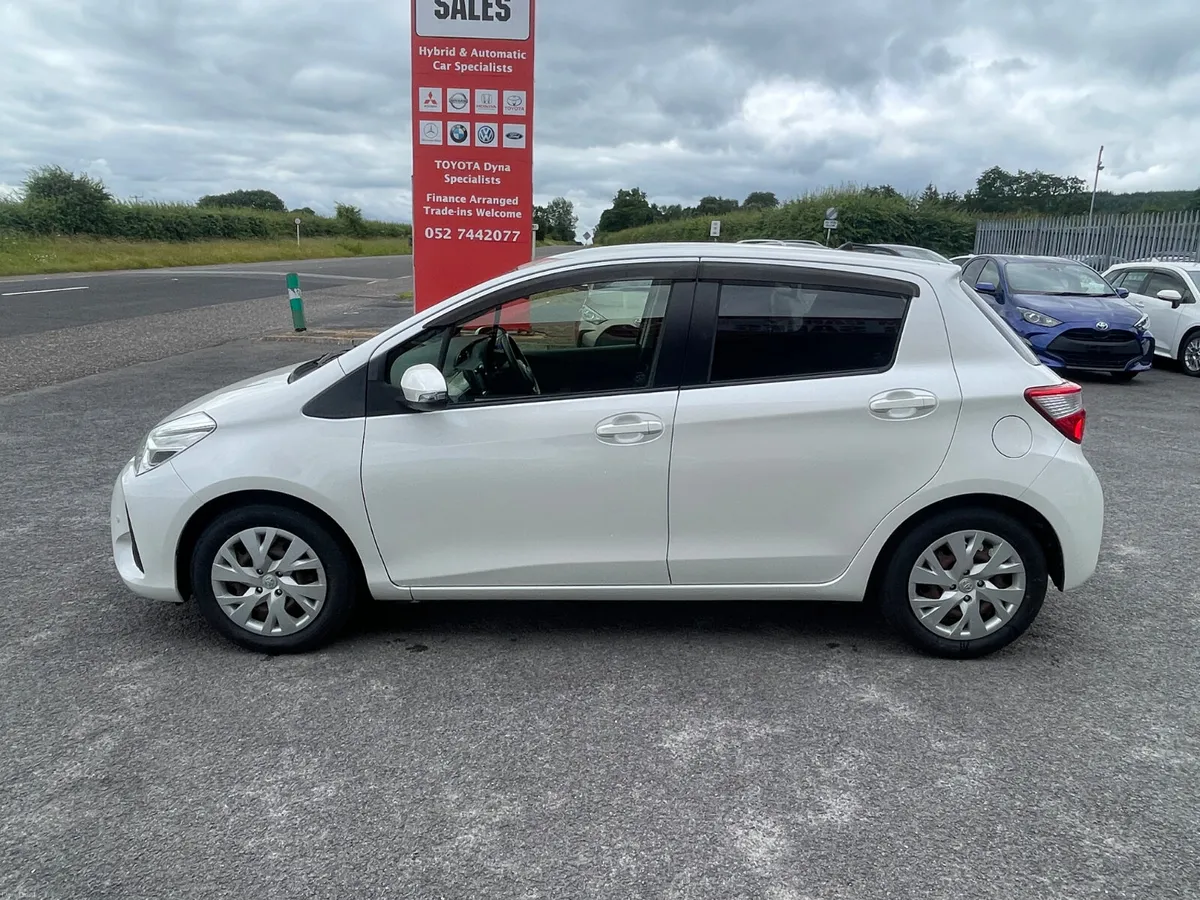 2017-1 Toyota Yaris - Image 4