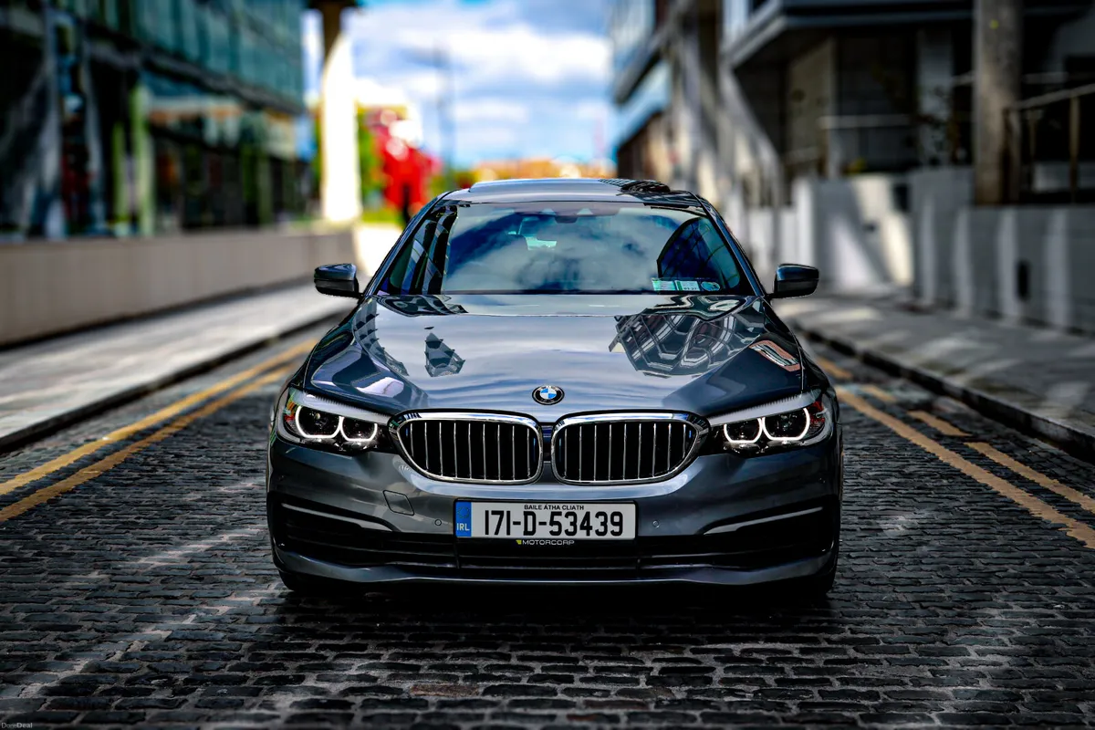NOW RESERVED BMW 530e // Sunroof // Black Leather - Image 5